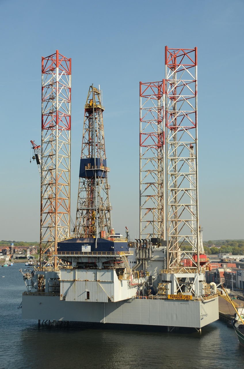 https://build.brownhill-group.com/wp-content/uploads/2025/07/oil-rig-2310339_1280.jpg